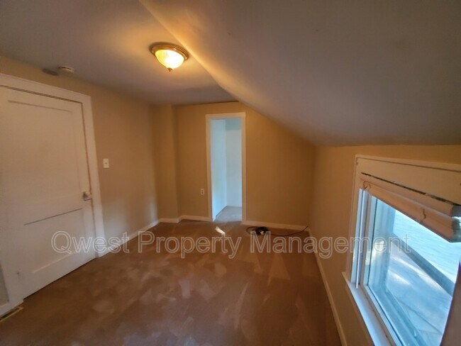 Building Photo - 784 Eleanor St NE