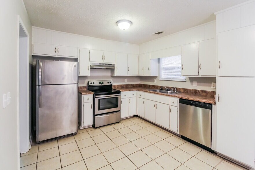 Building Photo - 1893 Gingham Way