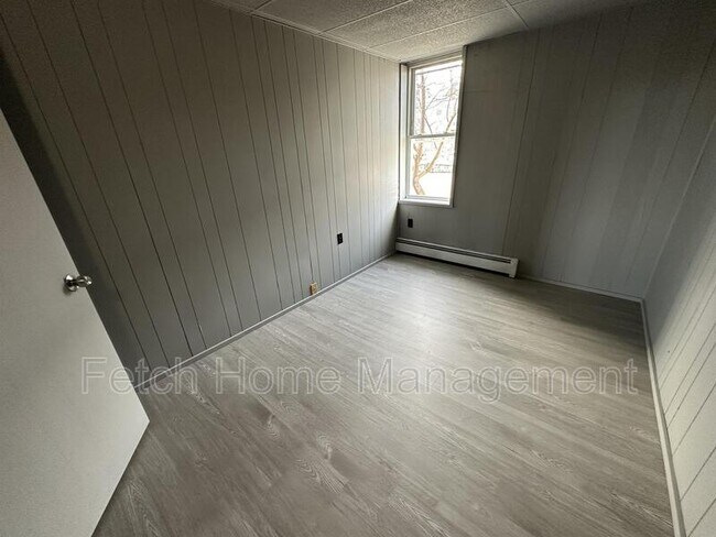 Building Photo - 422 Hillside Ave