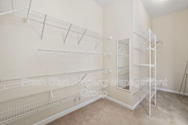 Building Photo - 414 Carriage Lake Dr