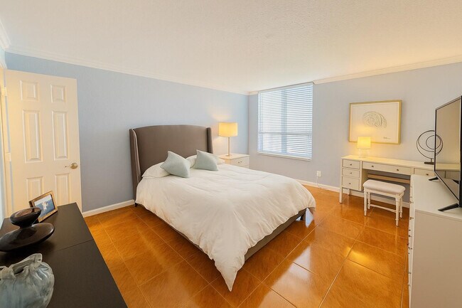 Building Photo - 1000 Spanish River Rd