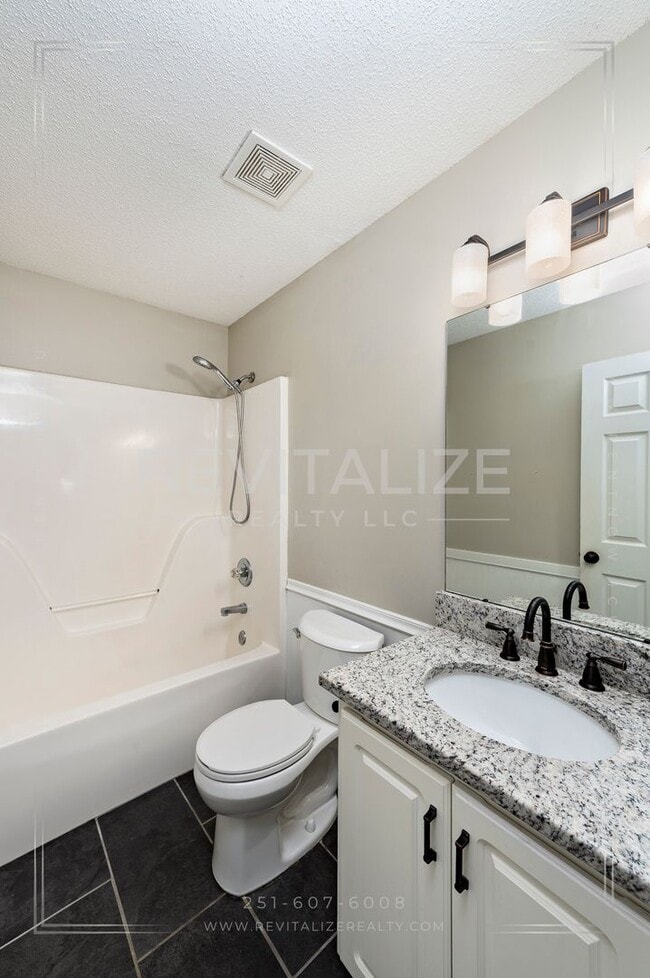 Building Photo - Gorgeous 3 Bed 2 Bath Brick Cottage on Corner Lot