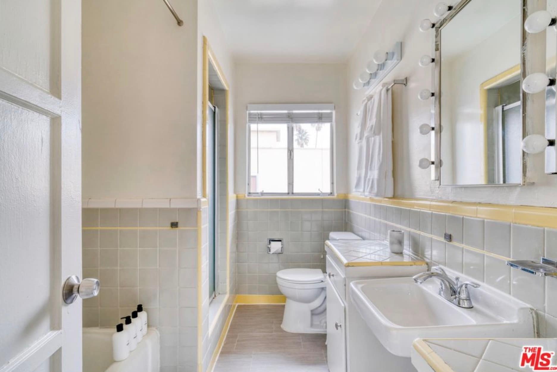 Building Photo - 8420 1/2 Fountain Ave