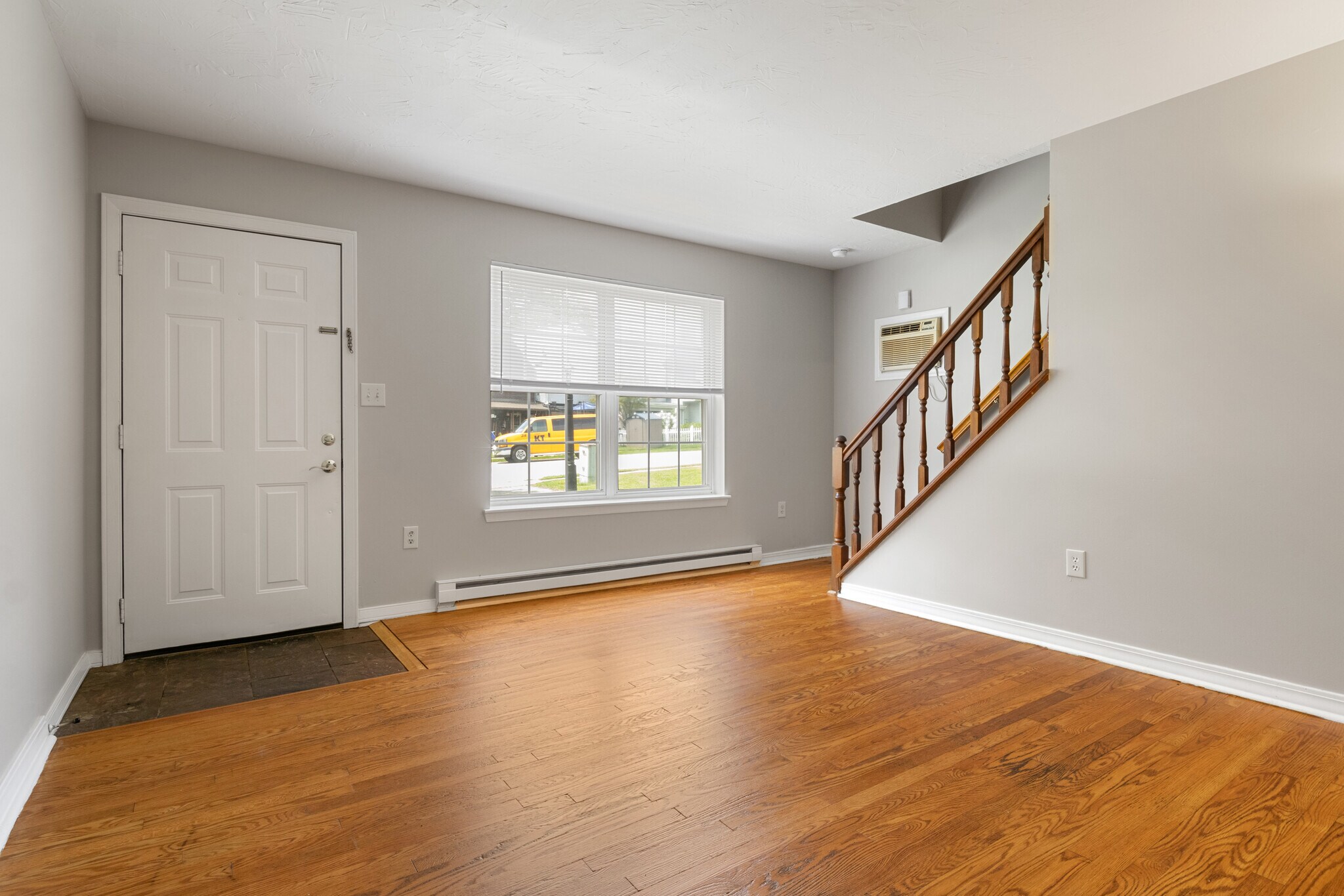 Building Photo - 2957 Solar Dr