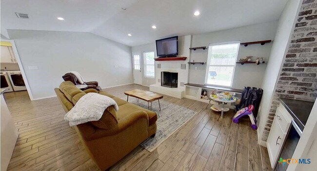 Building Photo - 323 Cardinal Dr