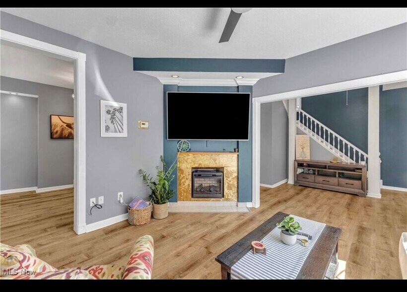 Building Photo - 1374 W 116th St