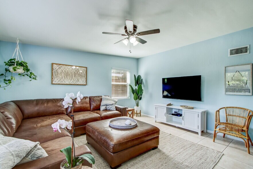 Building Photo - 826 5th Ave N