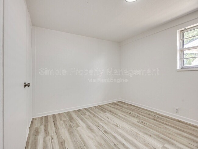 Building Photo - 4608 N Libby Ave