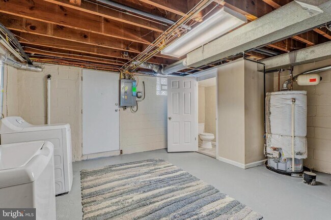 Building Photo - 586 Lucia Ave
