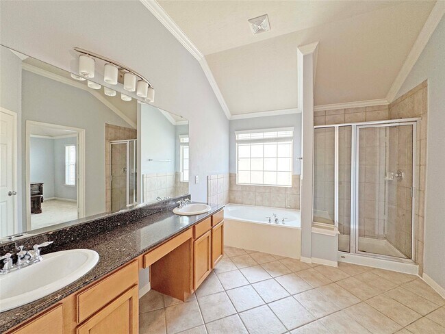 Building Photo - 6222 Skyline Dr