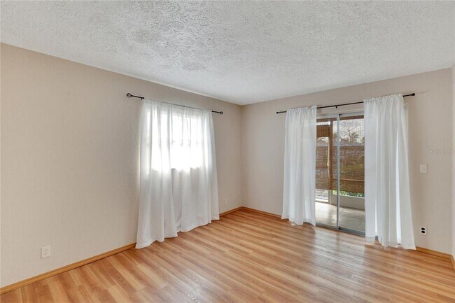 Building Photo - 202 Bedford Trail