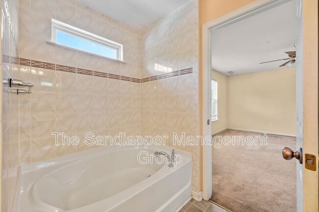 Building Photo - 217 Meadow Wood Rd