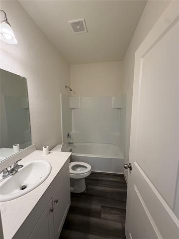 Building Photo - 776 Devonshire Dr