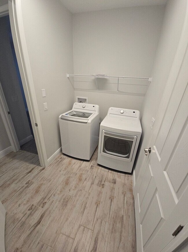 Building Photo - 3/2 Home in Lithia ****MOVE-IN SPECIAL, $500 OFF 2ND MONTHS RENT!!****