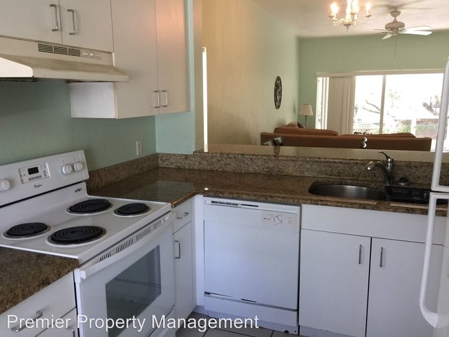 Building Photo - 179 Cypress Way E