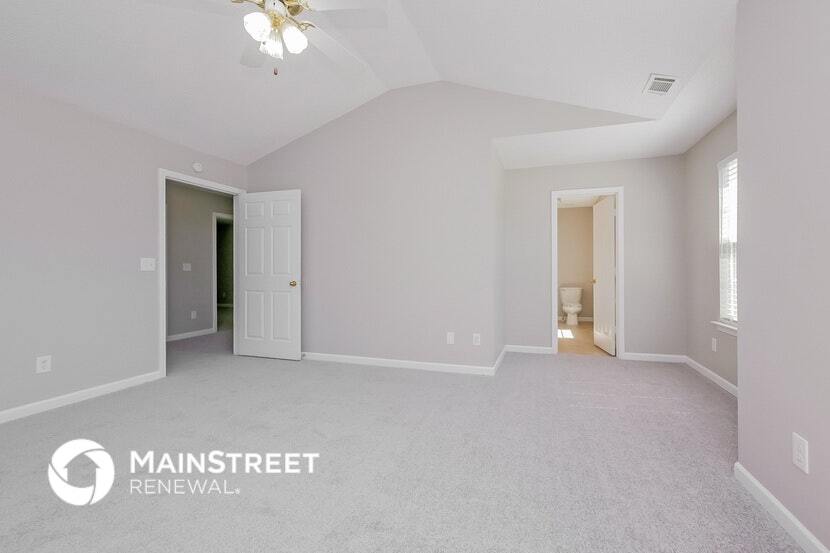 Building Photo - 6233 Hickory Ln Cir