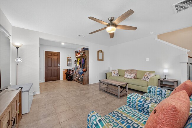 Building Photo - 2623 Hawthorn Park Ct