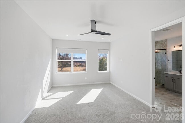 Building Photo - 423 Vinroot Aly