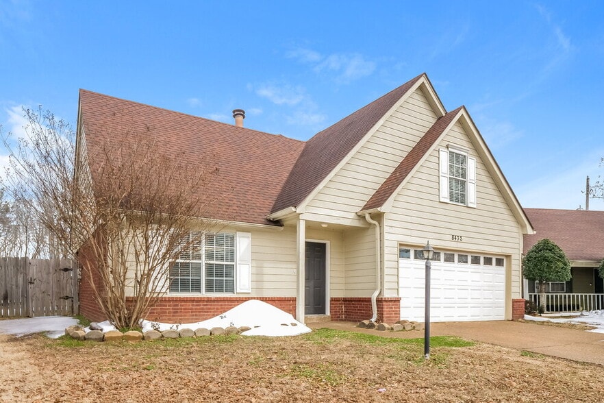 Building Photo - 8432 Creek Front Dr