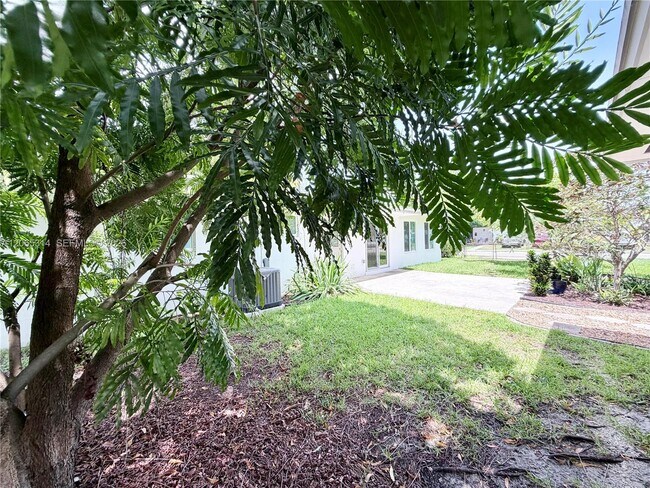 Building Photo - 5101 SW 127th Pl