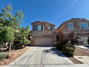 Building Photo - Well-maintained two-story home