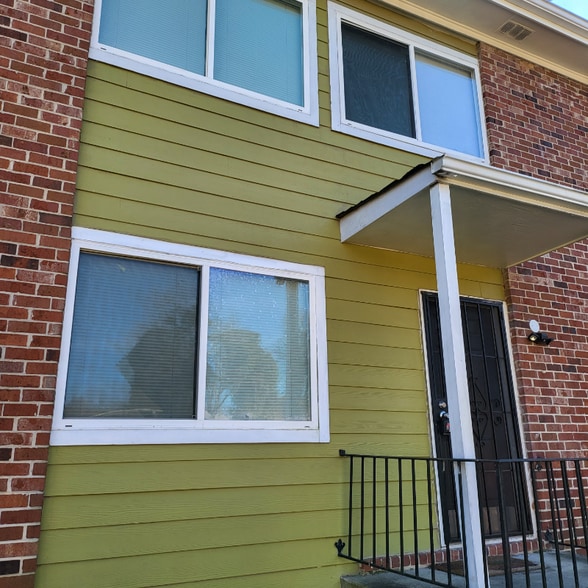 Primary Photo - 390 W Lake Ave NW