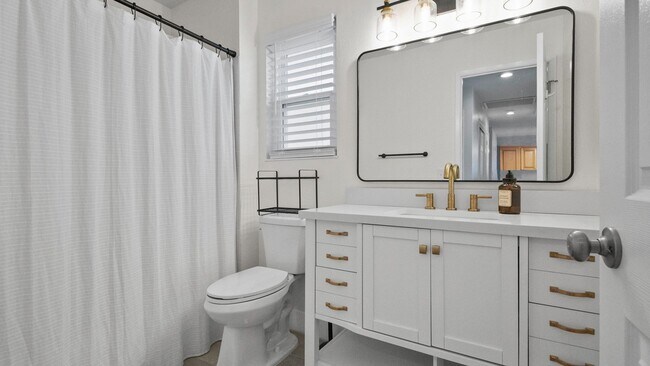 Building Photo - 3 Bedroom Home in Vacaville