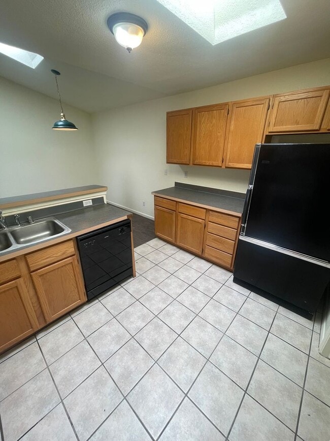 Building Photo - Charming 3-bedroom, 2-bathroom Home locate...