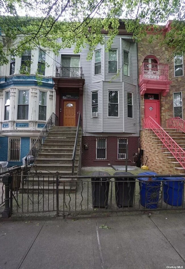 Building Photo - 712 Chauncey St
