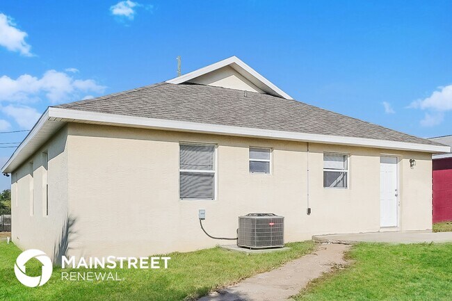Building Photo - 417 N 5th St