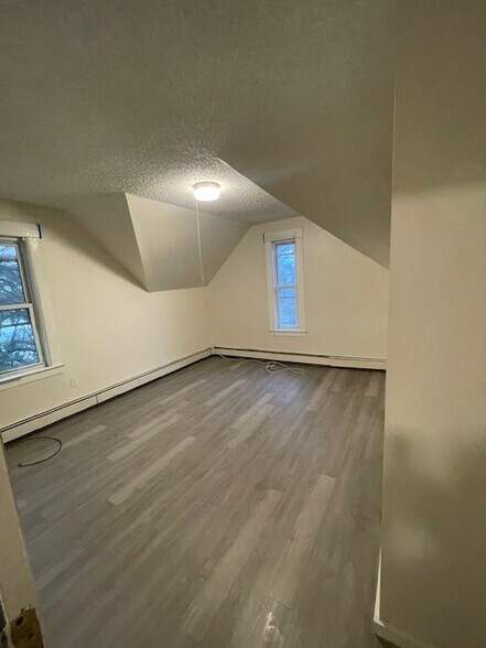 Building Photo - 23 Ellis Ave