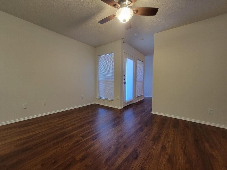 Building Photo - 9809 Walnut St