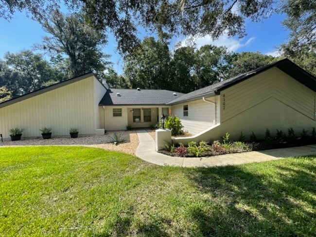 Primary Photo - Beautiful 3 Bedroom, 2 Bathroom Home With ...