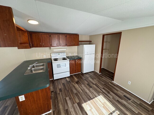 Building Photo - 9499 Wendi Dr NE