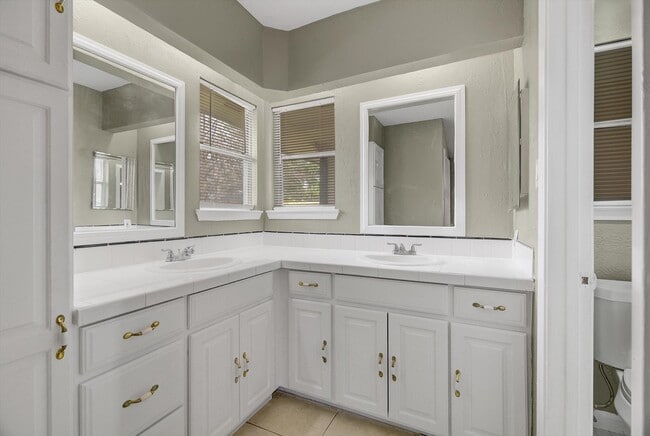 Building Photo - 6315 Rustygate Dr