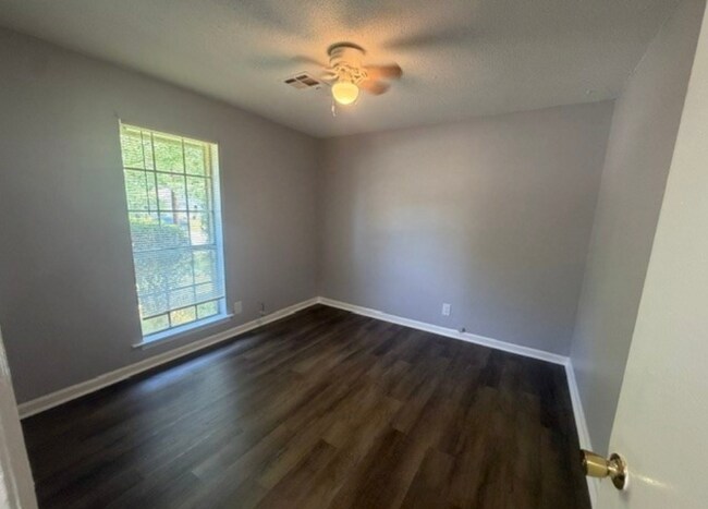 Building Photo - 217 Townsend Dr
