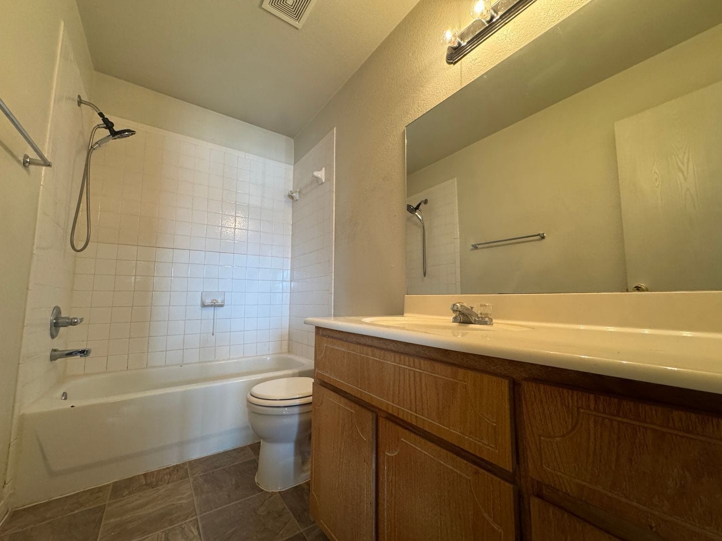 Building Photo - 400 Brittney Way