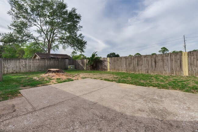 Building Photo - 22206 N Fork Dr