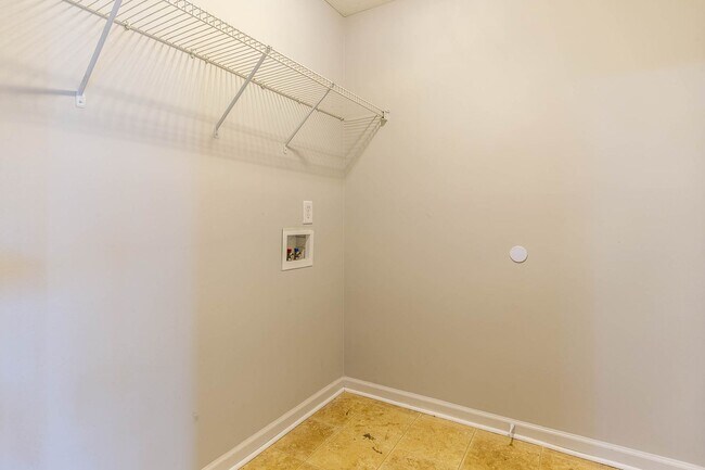 Building Photo - 752 Holland Ridge Dr
