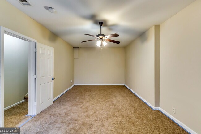 Building Photo - 2727 Manor Cove