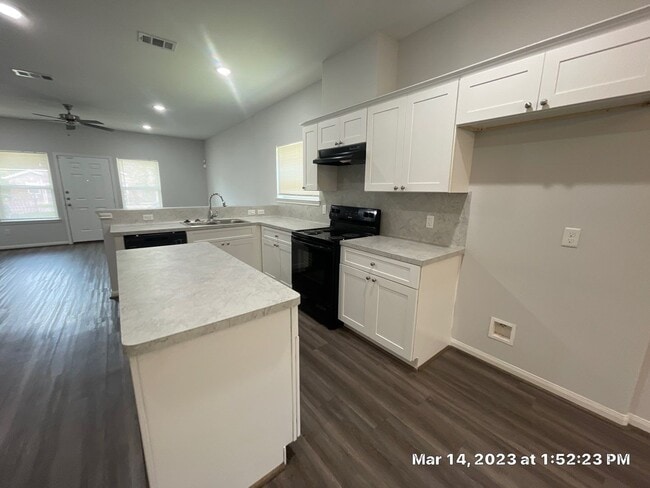 Building Photo - 9014 Everglade Dr