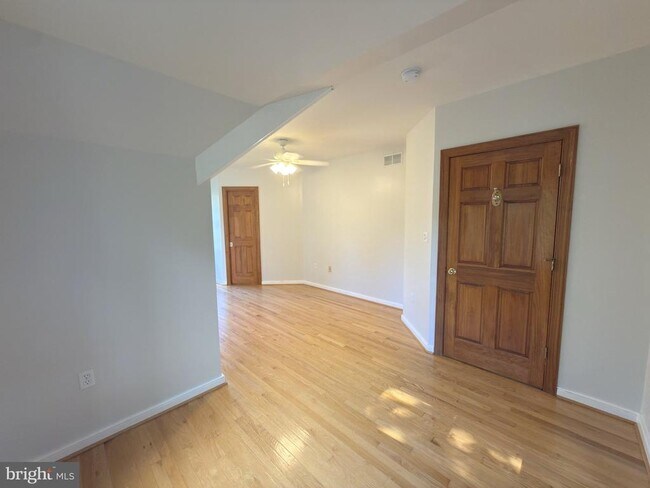 Building Photo - 5 Mill Way