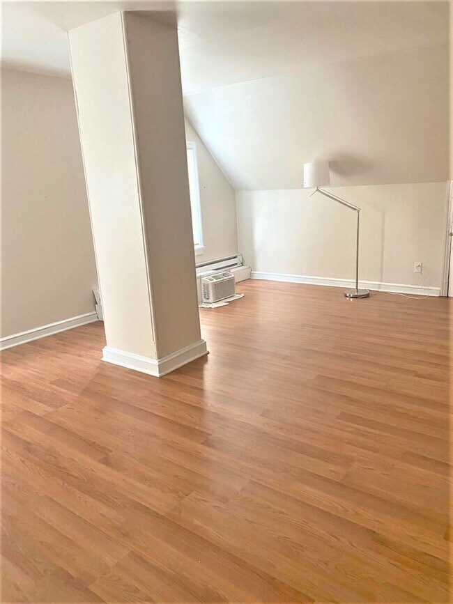 Building Photo - House for Rent in Glen Mills