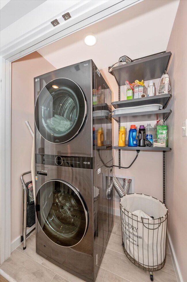 Building Photo - The Enclave At Gambrill View