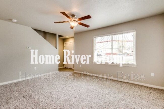 Building Photo - 928 E Wandering Ln