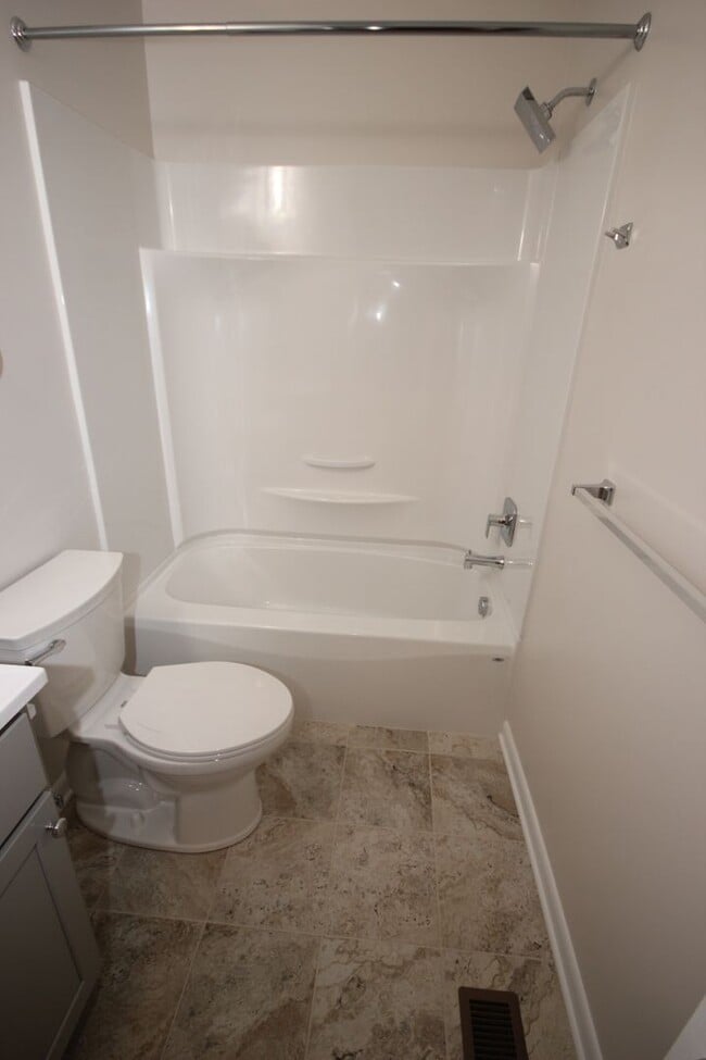 Building Photo - Renovated 2 Bedroom, 1 Bath Single-Family Home