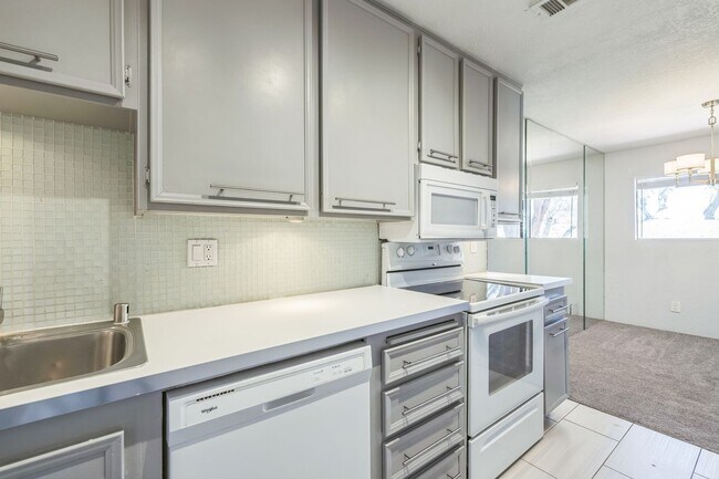 Building Photo - 701 N Los Felices Rd