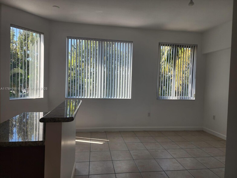 Building Photo - 2138 Van Buren St