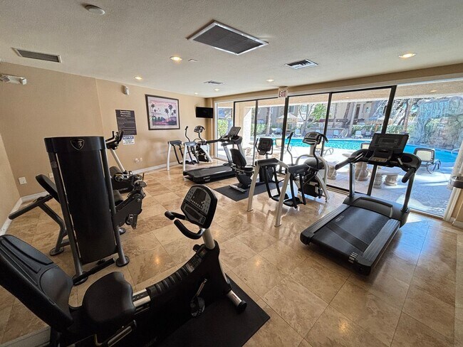 Building Photo - Gorgeous 1Bed/1Bath Condo located in Spanish Palms guard gated community!