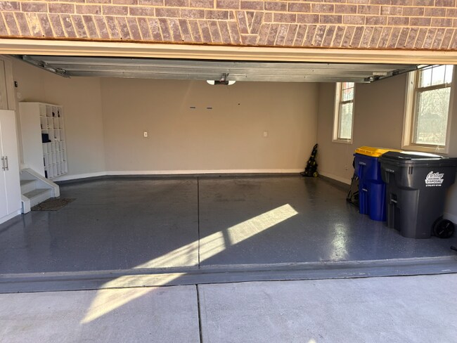 Building Photo - 6060 Ashborough Park